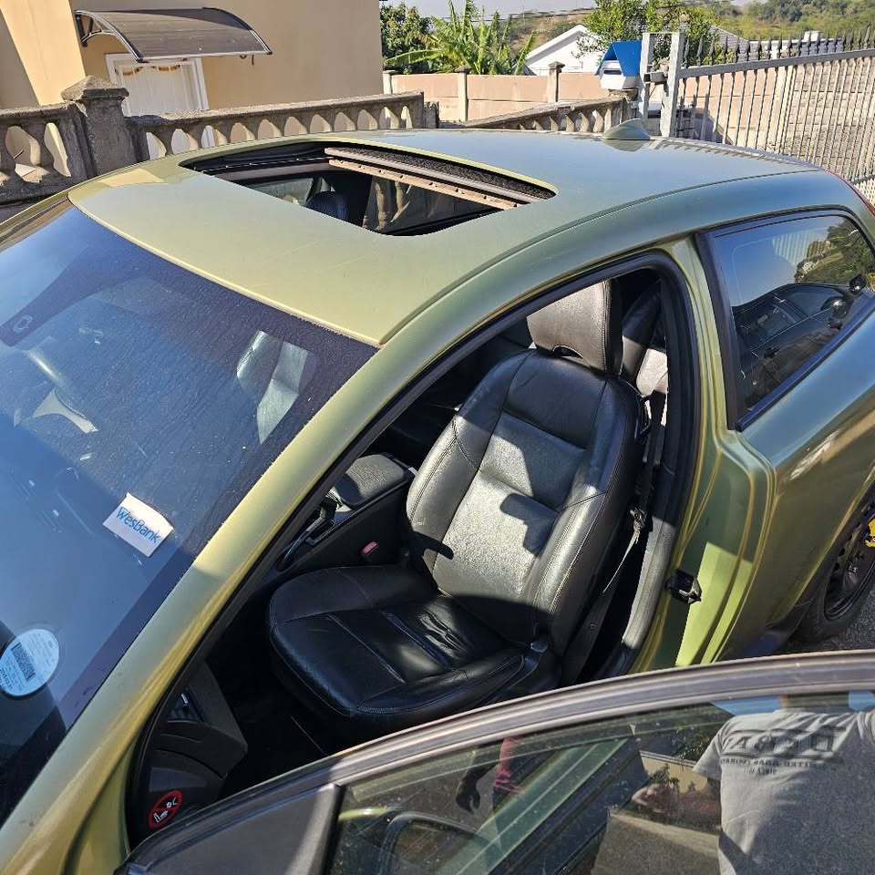 2011 Volvo c30 2.0 Manual (NO OFFERS)