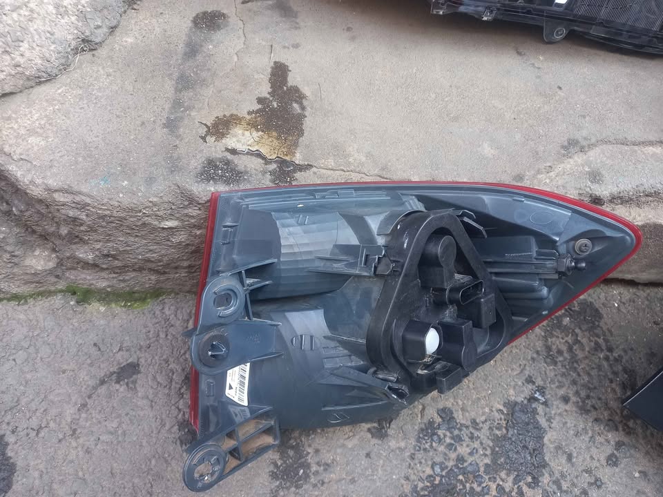 BMW F30 TAILLIGHT LEFT SIDE - Private Seller BMW F30 TAILLIGHT LEFT SIDE - Private Seller