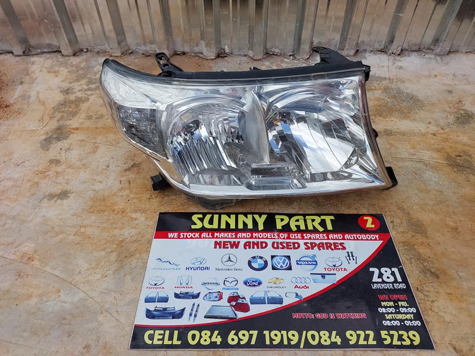 Toyota Land Cruiser Headlight - Private Seller Toyota Land Cruiser Headlight - Private Seller