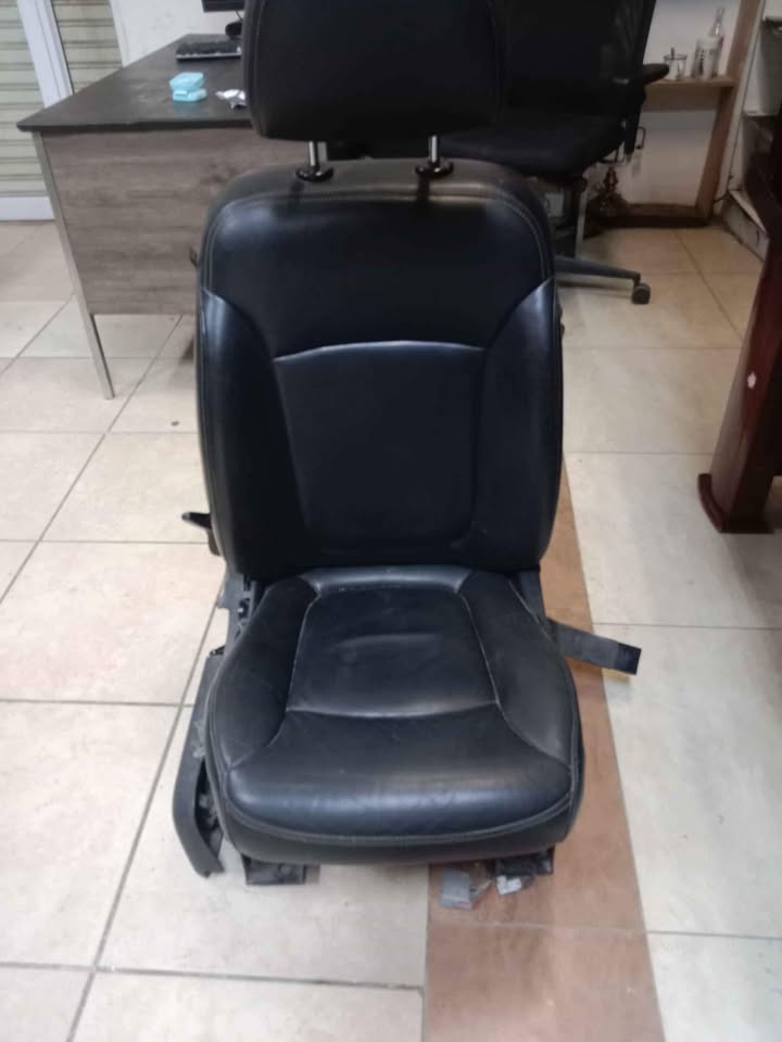 Leather car seat - Private Seller Leather car seat - Private Seller