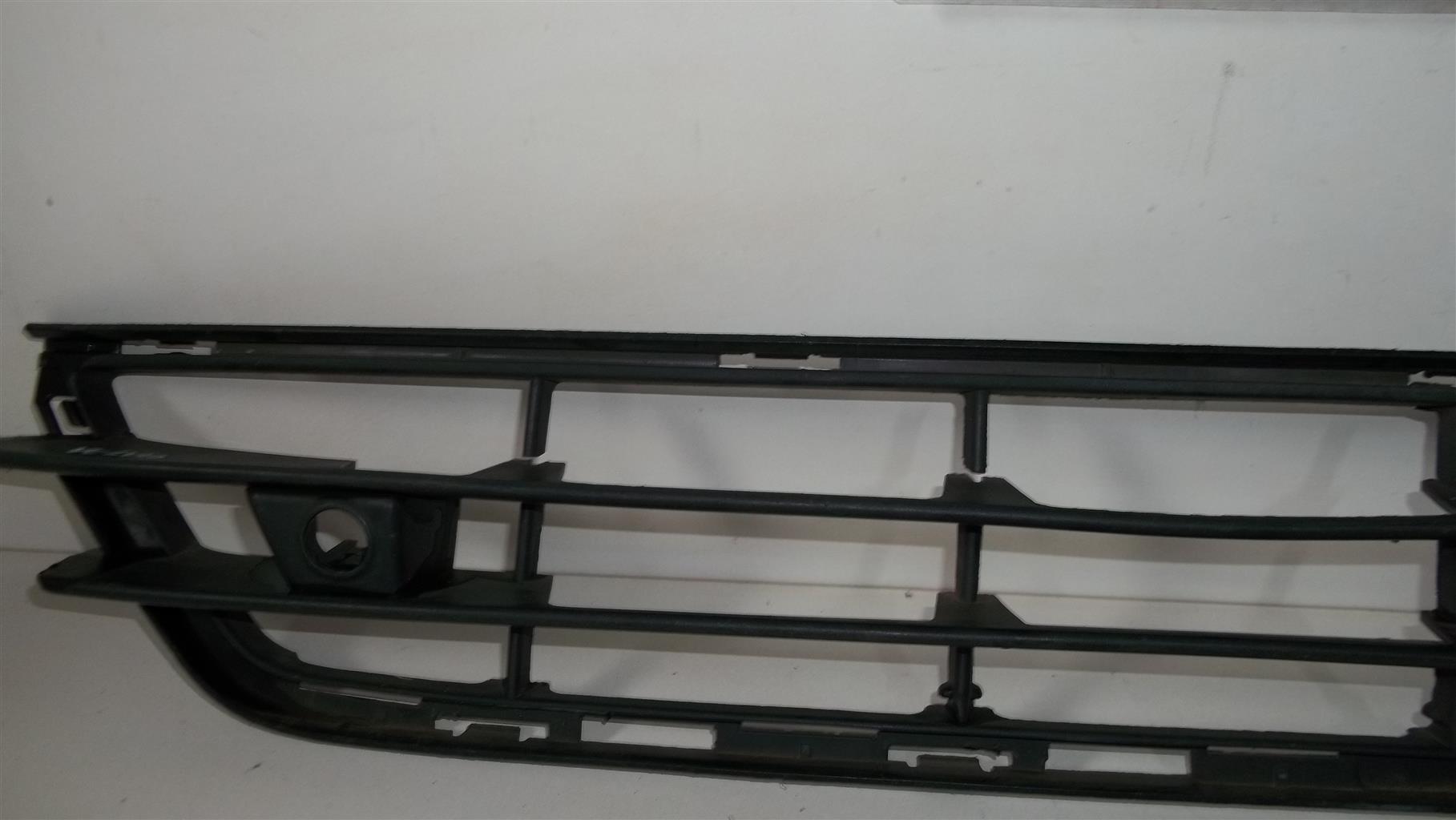 Volvo S60/V60 '14-'18 front bumper lower grille - Private Seller Volvo S60/V60 '14-'18 front bumper lower grille - Private Seller