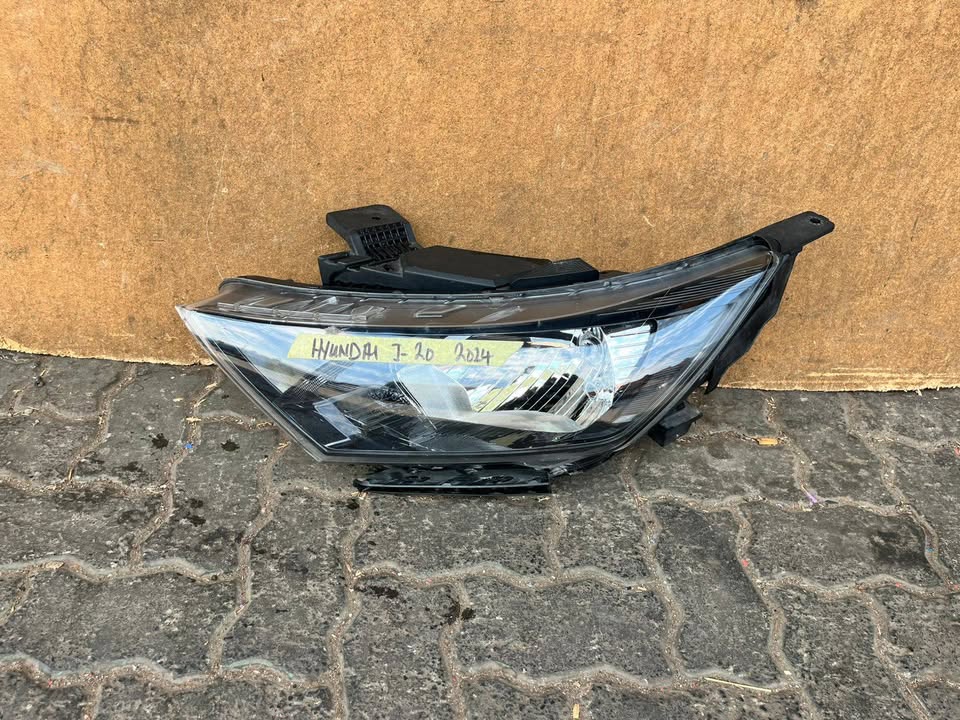2024 Hyundai i20 Grand Headlight - Private Seller 2024 Hyundai i20 Grand Headlight - Private Seller