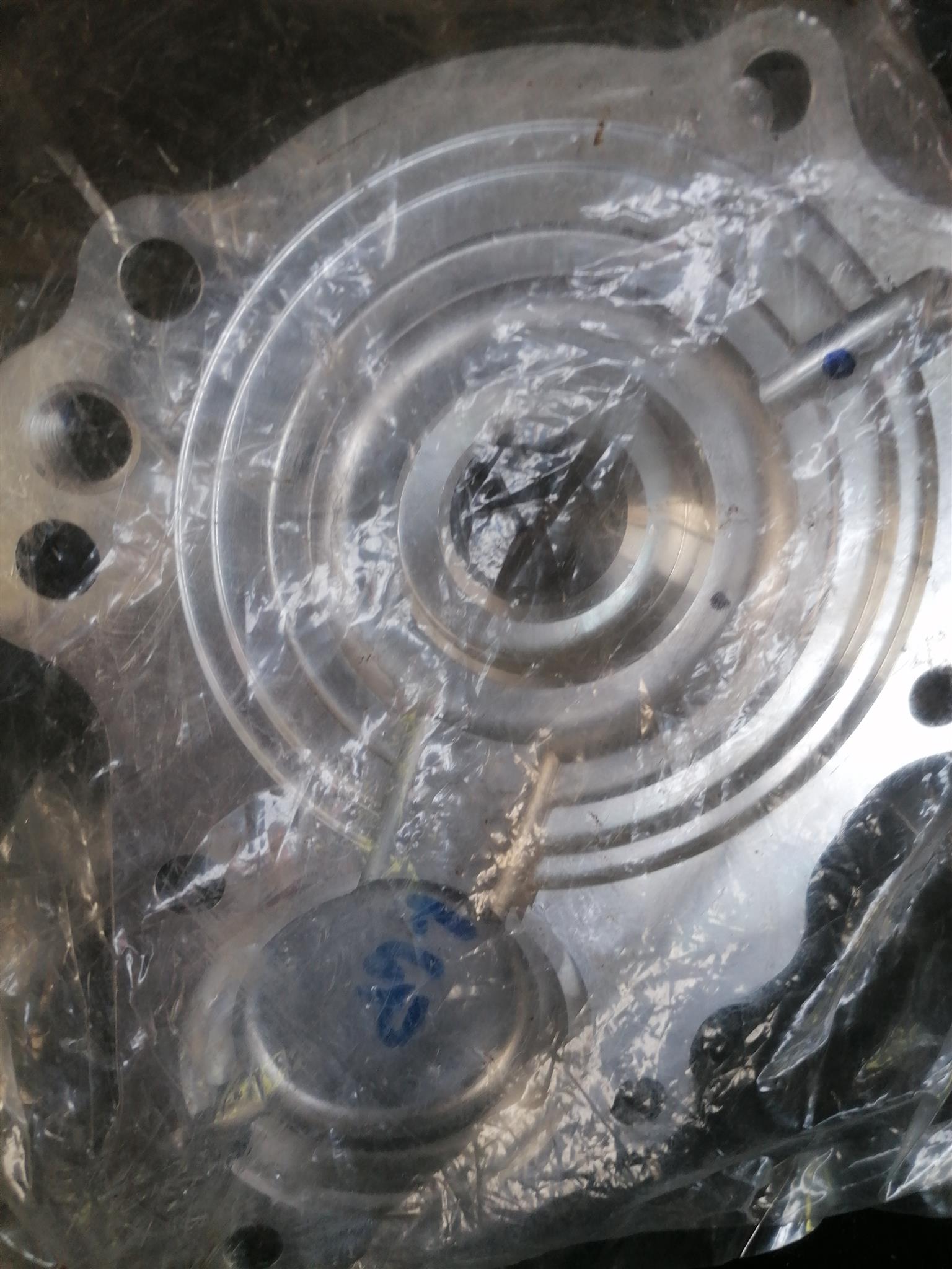 Isuzu 280 /250 gearbox front cuwer - Private Seller