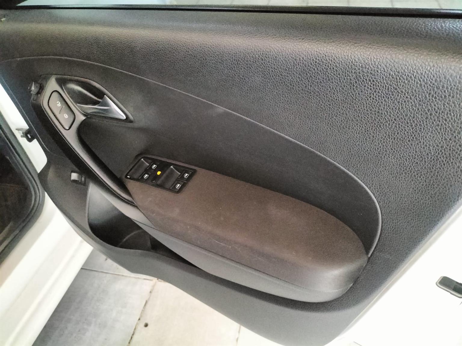 2019 VW POLO 6 1.6 SEDAN MANUAL WHITE PETROL71000KM