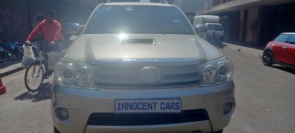 USED 2011 TOYOTA FORTUNER 3.0D 4D MANUAL TRANSMISSION 4×4 , SILVER COLOUR