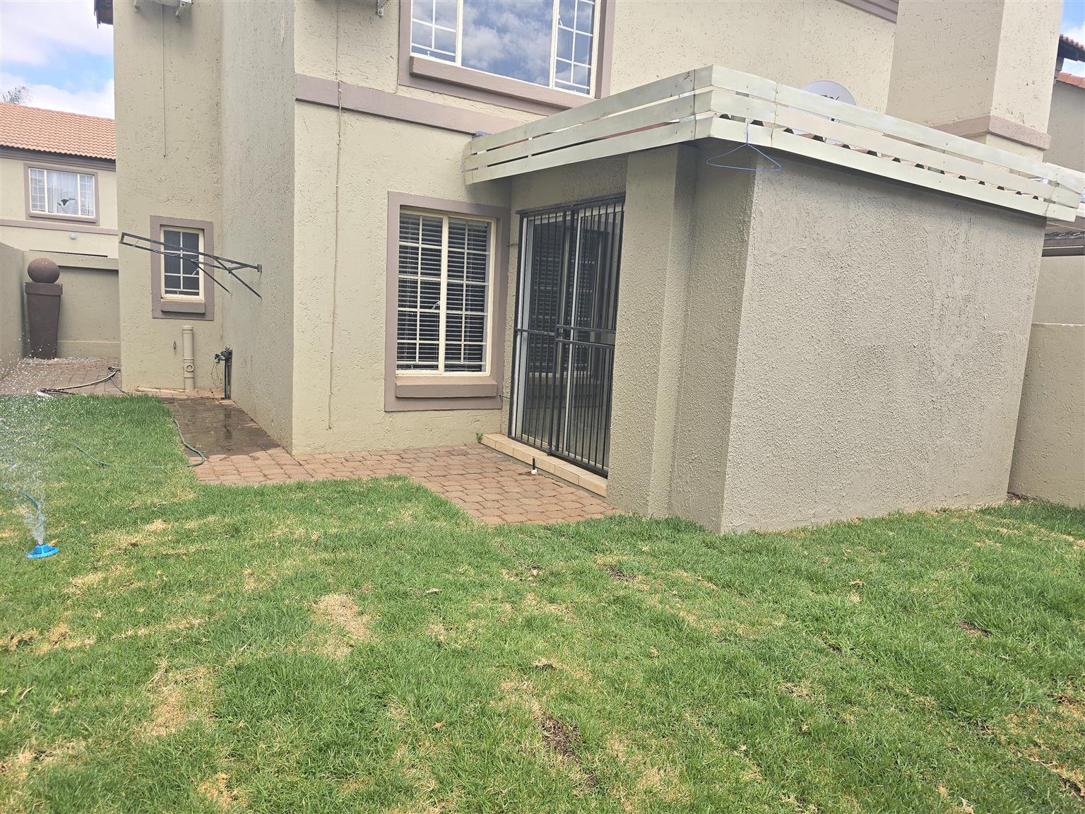 2 Bedroom duplex to rent in 24 hour security complex in Annlin ...