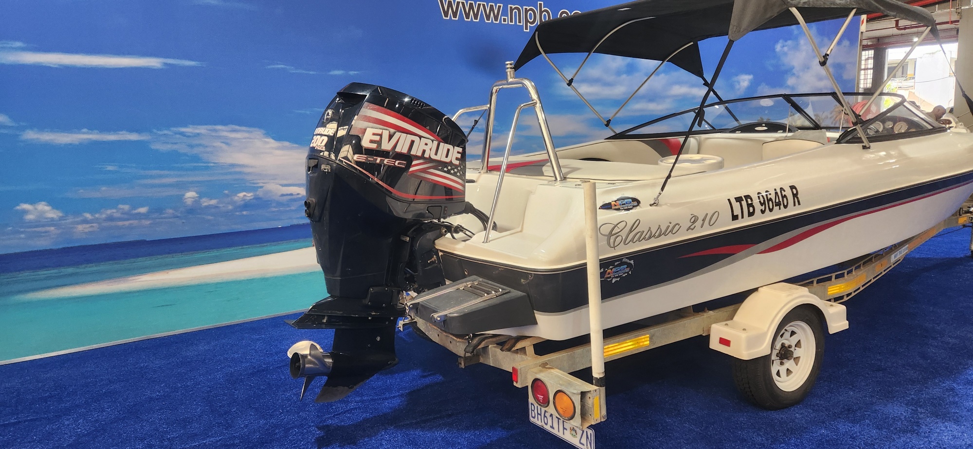 CLASSIC 210 ON TRAILER 200 HP EVINRUDE ETEC