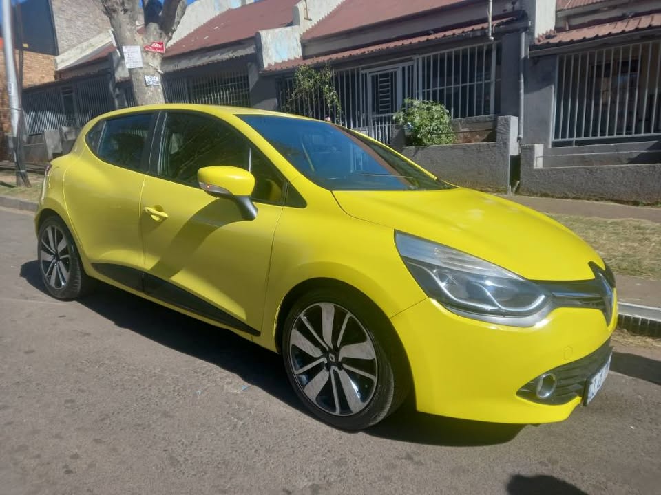 2015 Renault Clio 900T Manual, Petrol, Yellow, Service book,