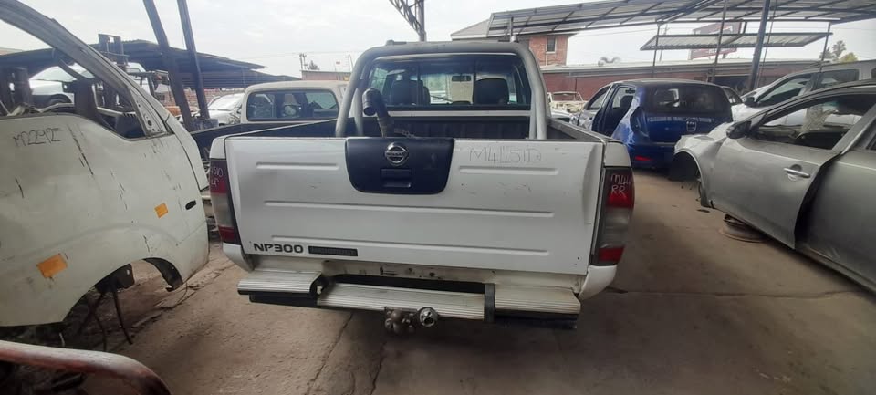 Nissan Hardbody stripping for spares