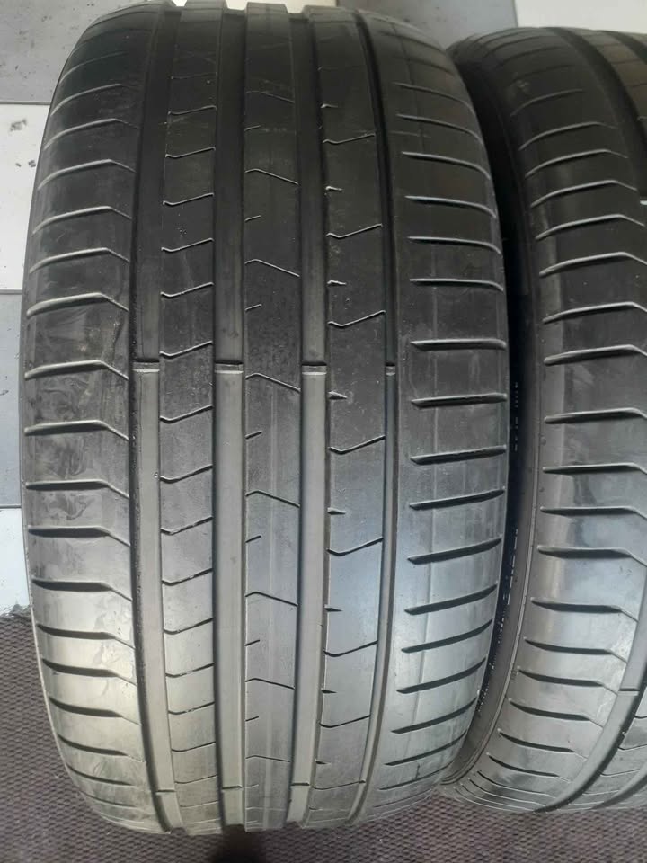 275/40/20 Pirelli Run Flat Tyres for Sale. Contact - Private Seller