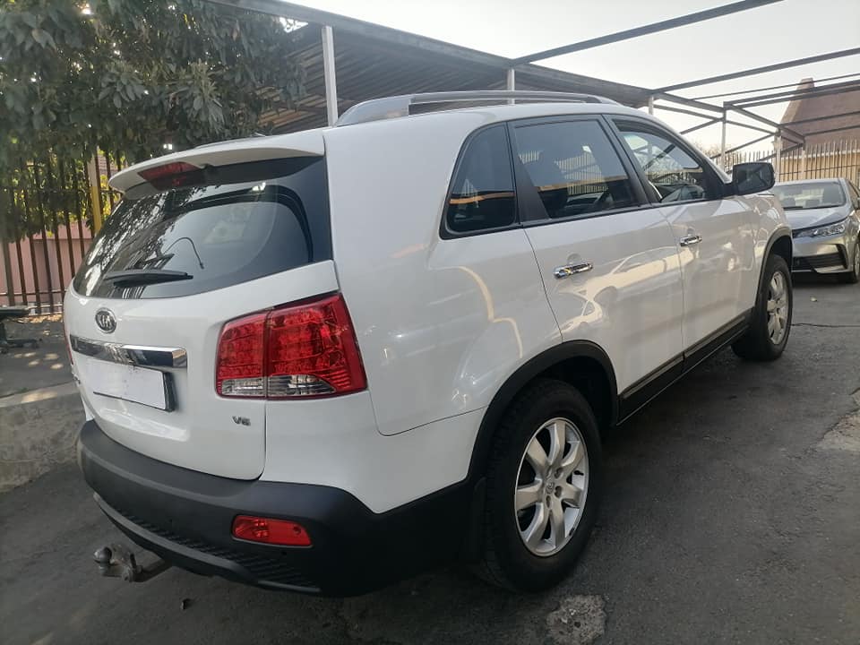 2010 Kia Sentro v6 3.6 Automatic with a leather seat