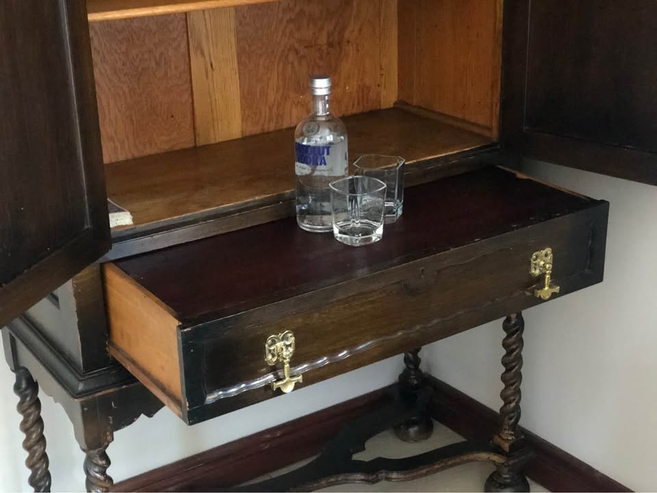 Stunning vintage drinks cabinet