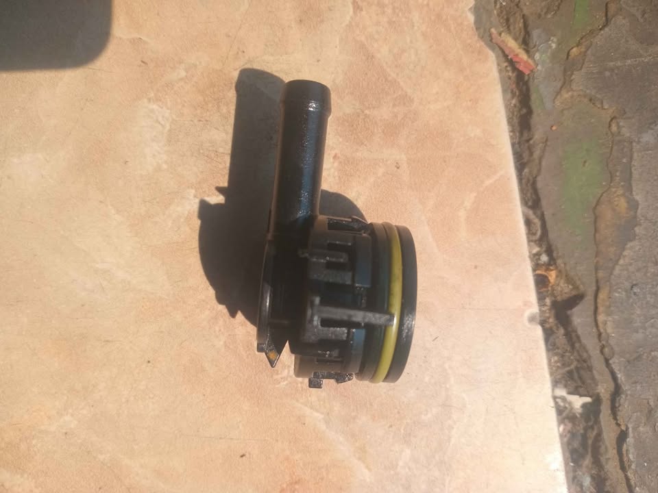 NEW AUDI A3 SPORTBACK 8V PCV NON-RETURN VALVE 04E103175 ORIGINAL - Private Seller NEW AUDI A3 SPORTBACK 8V PCV NON-RETURN VALVE 04E103175 ORIGINAL - Private Seller