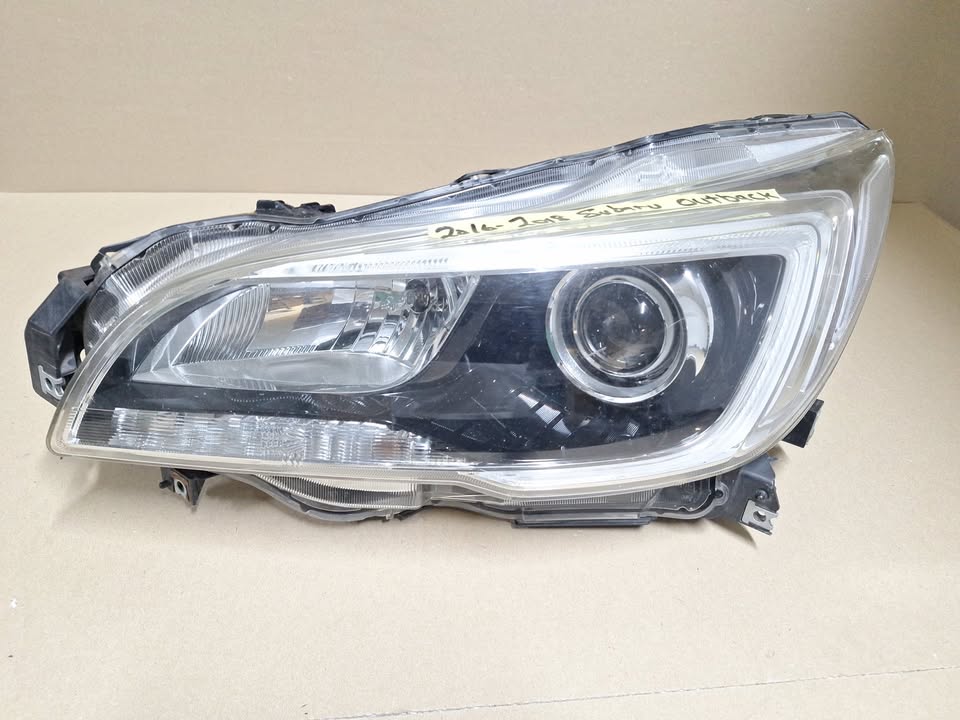 Subaru Outback LHS LED Xenon Headlight (2016 - 2020) - Private Seller