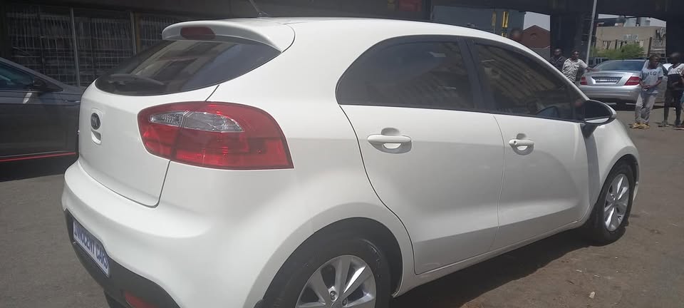USED 2015 KIA RIO 1.4 TEC, MANUAL TRANSMISSION, WHITE COLOUR, 105000KM