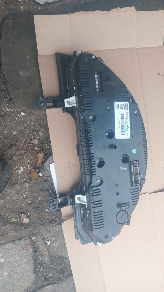 Audi Q7 2013-15 Kmh Instrument Cluster Speedometer Oem 4l0 920 933 H - Private Seller