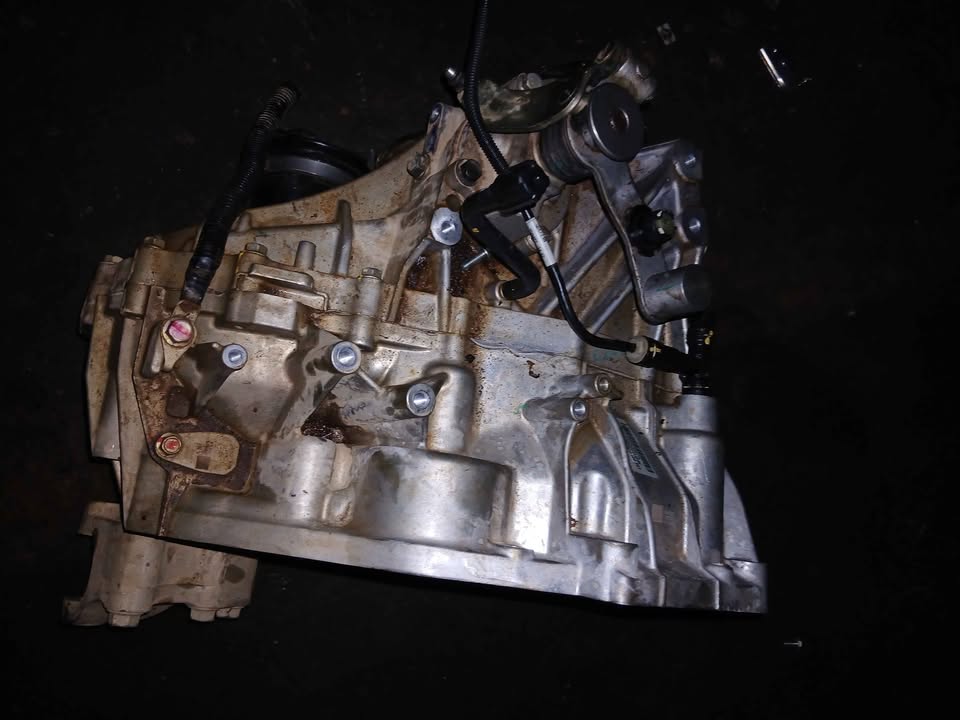 Suzuki etriga manual gearbox new shape - Private Seller Suzuki etriga manual gearbox new shape - Private Seller