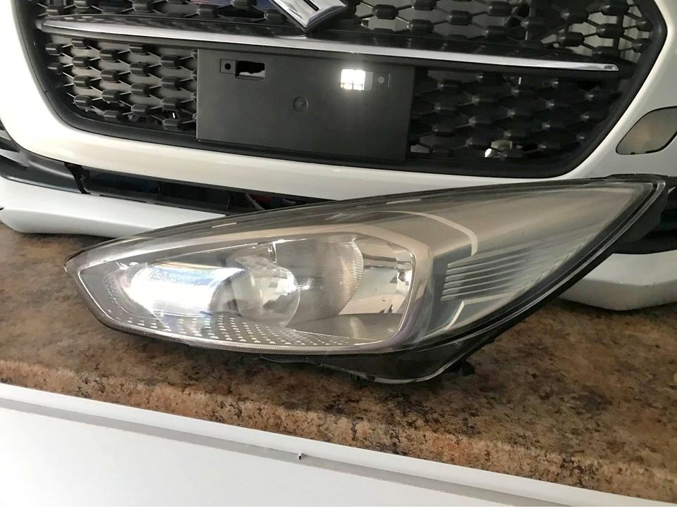 2018 Ford Focus left headlight - Private Seller 2018 Ford Focus left headlight - Private Seller