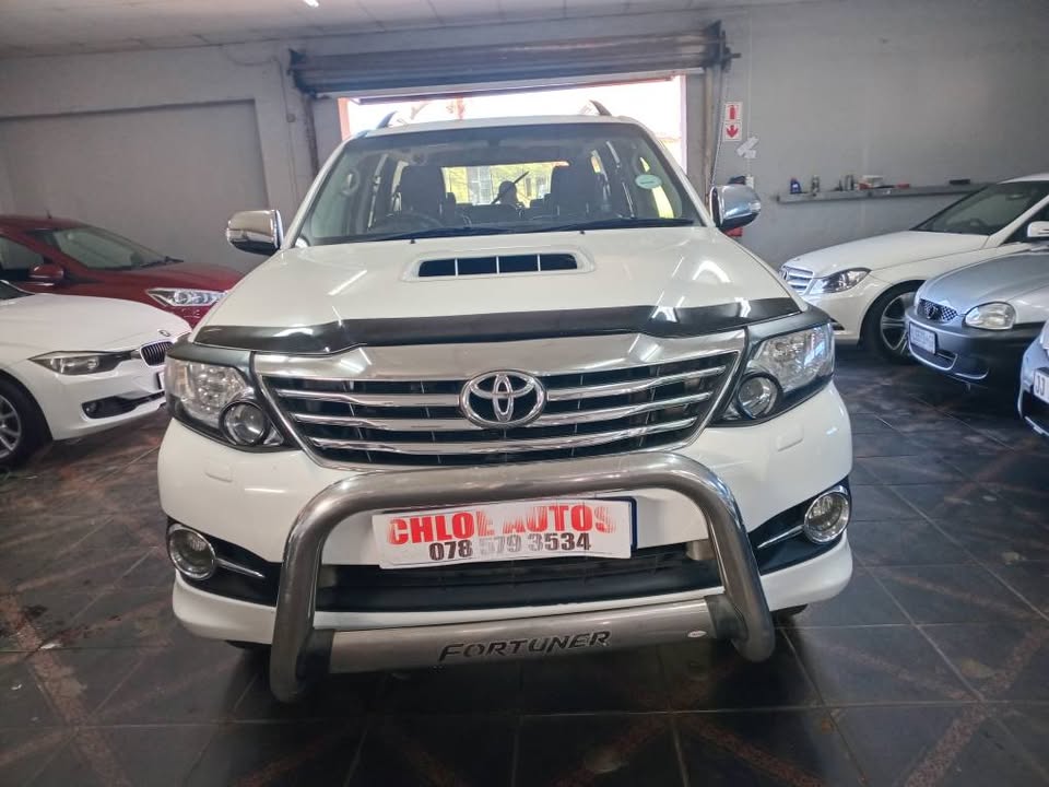 2015 Toyota fortuner 3.0 D4D,Diesel 4x2 Leather interior, Manual White ,Reverse camera Sparekey