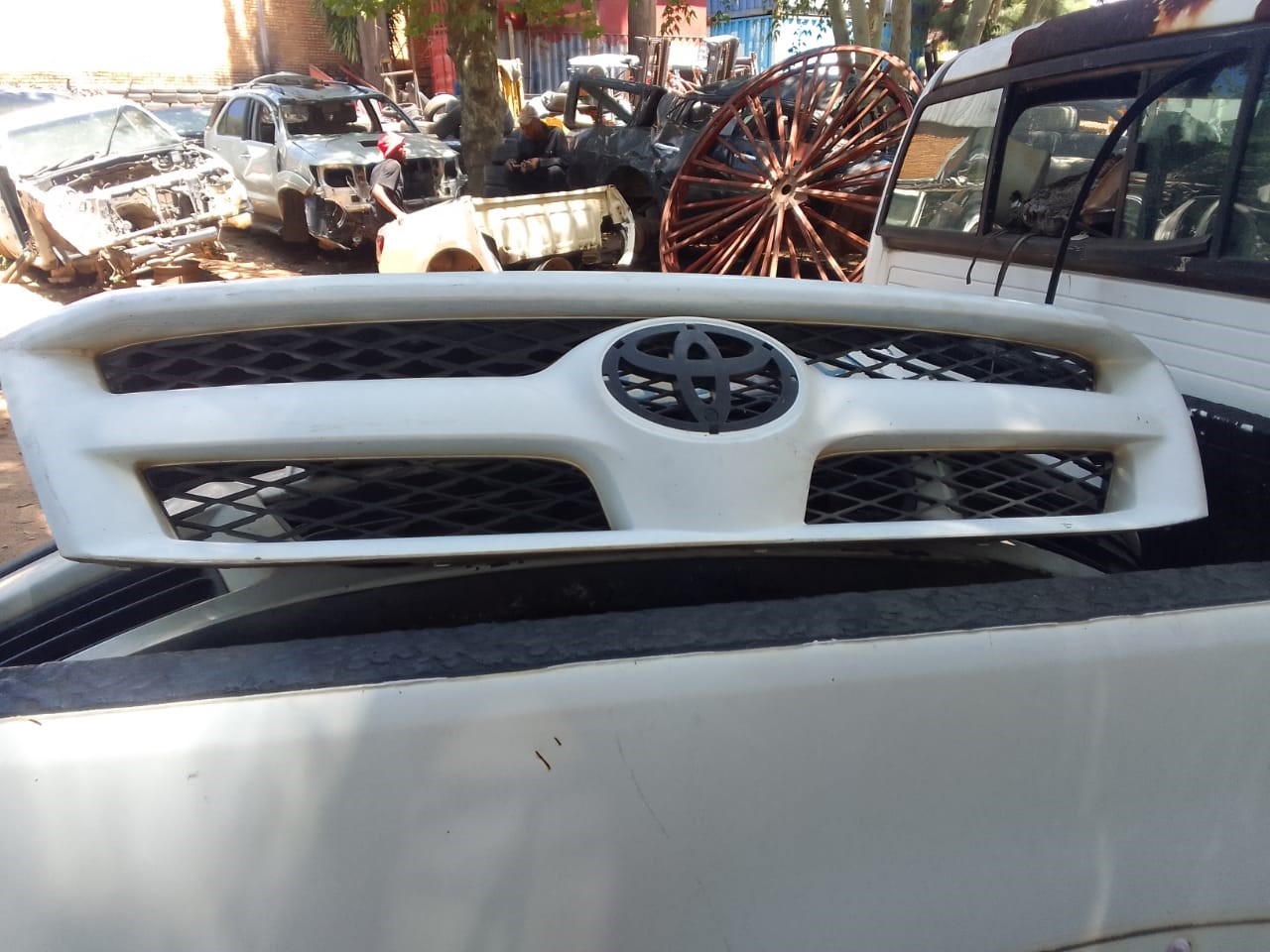 Used Toyota Hilux Grill for Sale - Private Seller Used Toyota Hilux Grill for Sale - Private Seller