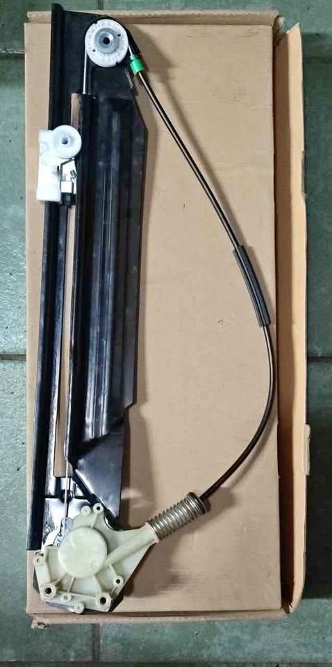 BMW E39 RH Rear Double Cable Window Mechanism - Private Seller BMW E39 RH Rear Double Cable Window Mechanism - Private Seller