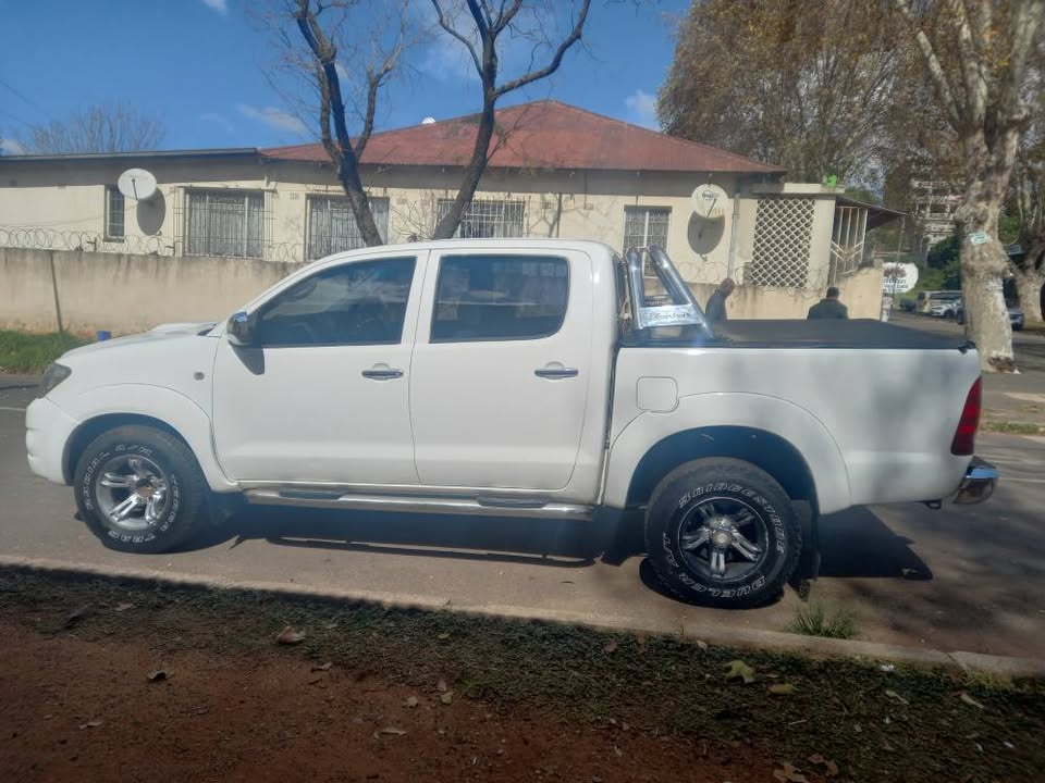 2008 Toyota Hilux Double Cab 3.0 D4D DIESEL, MANUAL, WHITE, 96000kms