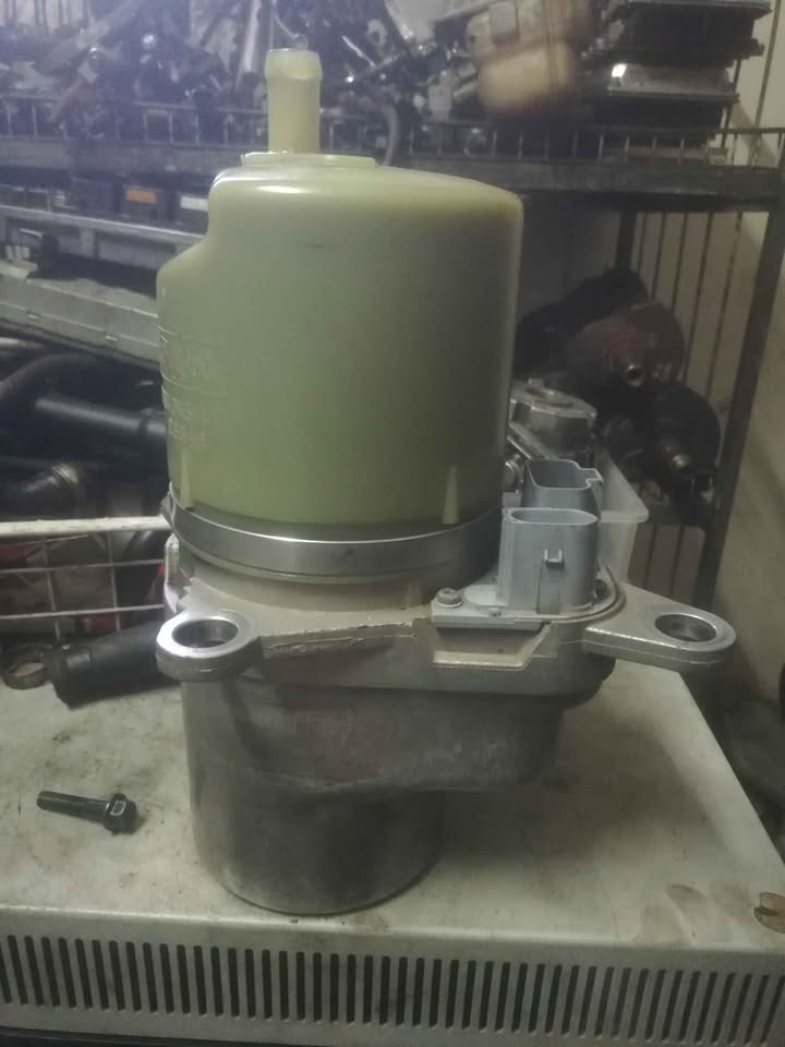VOLVO S40 T5 2005 STEERING PUMP FOR SALE (DELIVERY AVAILABLE NATION WIDE) - Private Seller VOLVO S40 T5 2005 STEERING PUMP FOR SALE (DELIVERY AVAILABLE NATION WIDE) - Private Seller