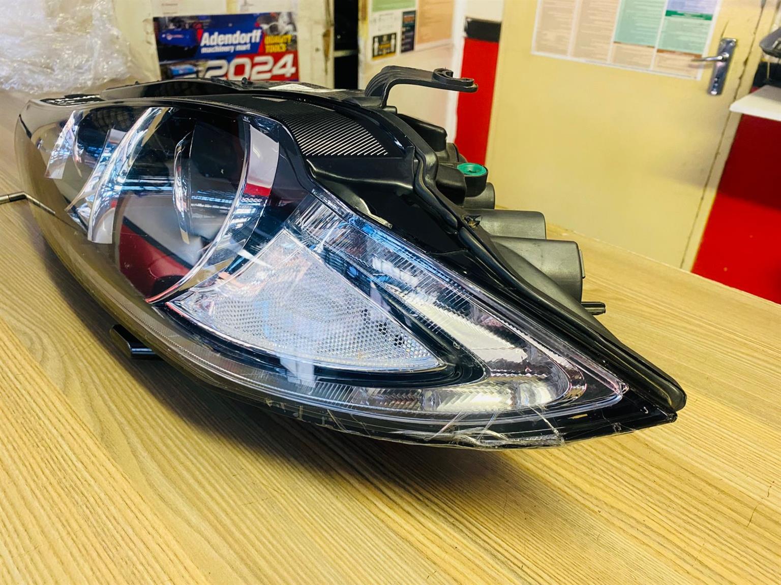 2015 JAGUAR XF XENON HEADLIGHT LEFT AVAILABLE FOR SALE - Private Seller 2015 JAGUAR XF XENON HEADLIGHT LEFT AVAILABLE FOR SALE - Private Seller