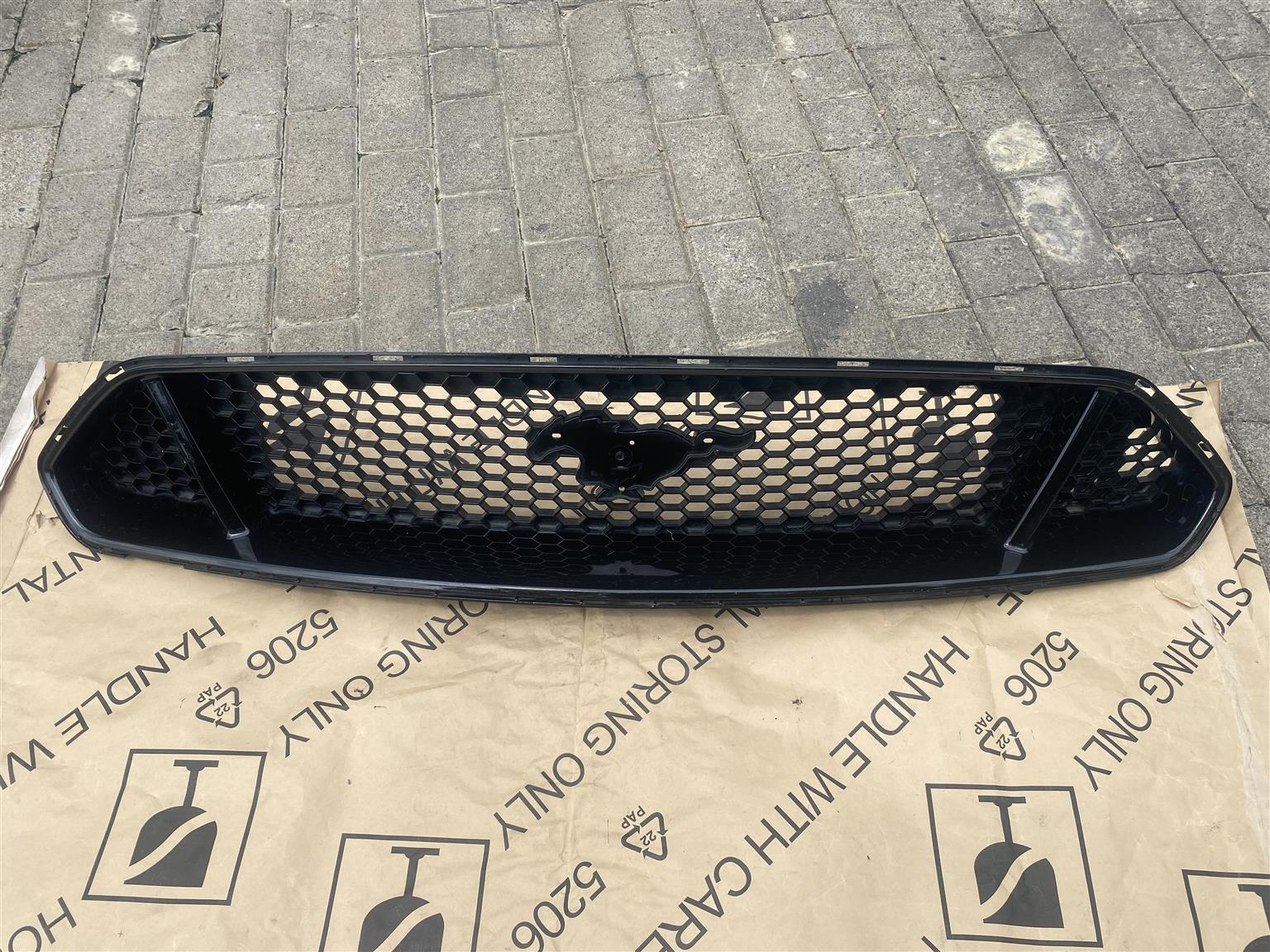 2019 FORD MUSTANG RADIATOR GRILLE FOR SALE. IN EXCELLENT CONDITION - Private Seller 2019 FORD MUSTANG RADIATOR GRILLE FOR SALE. IN EXCELLENT CONDITION - Private Seller