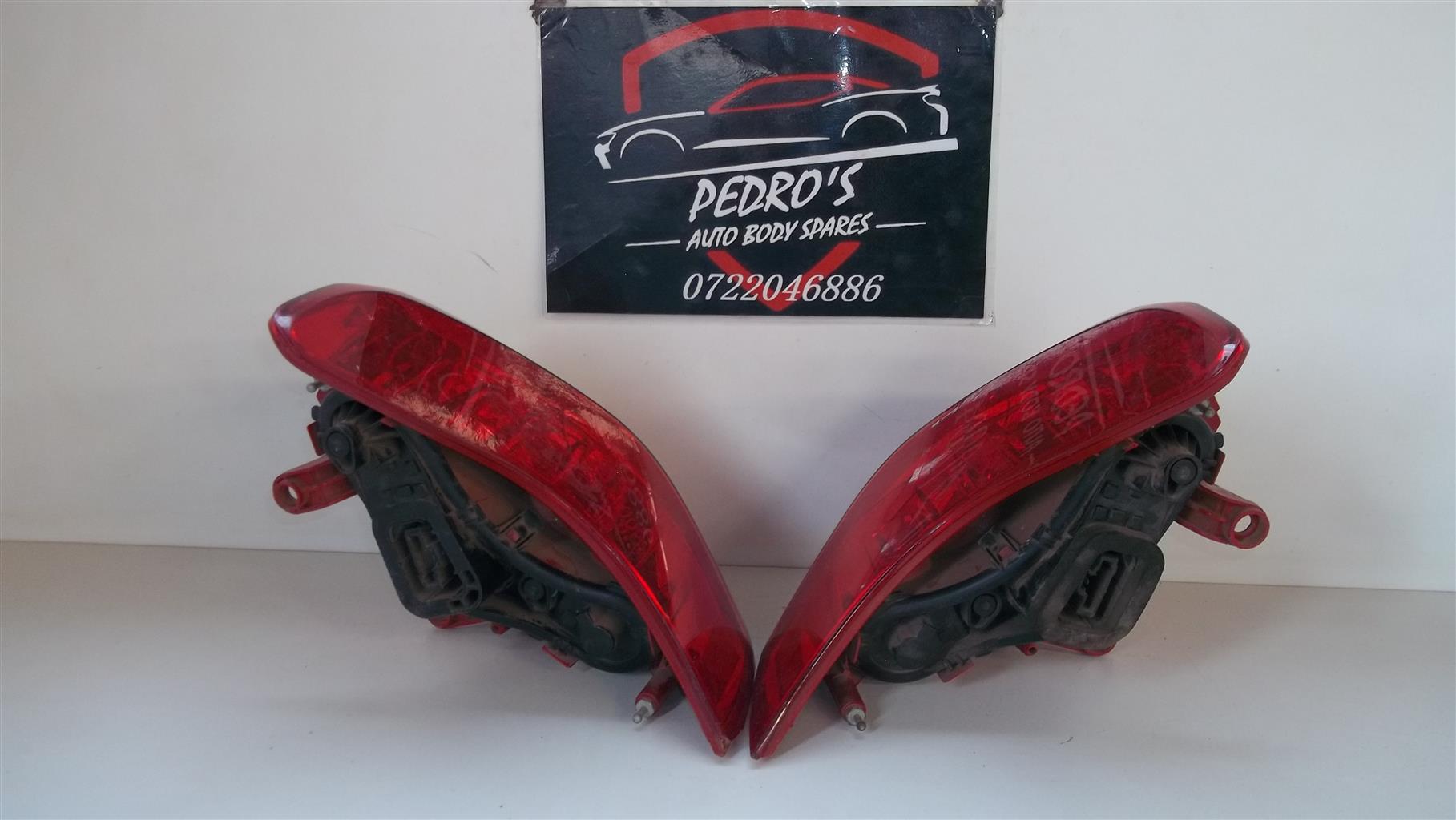 Peugeot 3008 tail lifgt set (Left & Right) - Private Seller