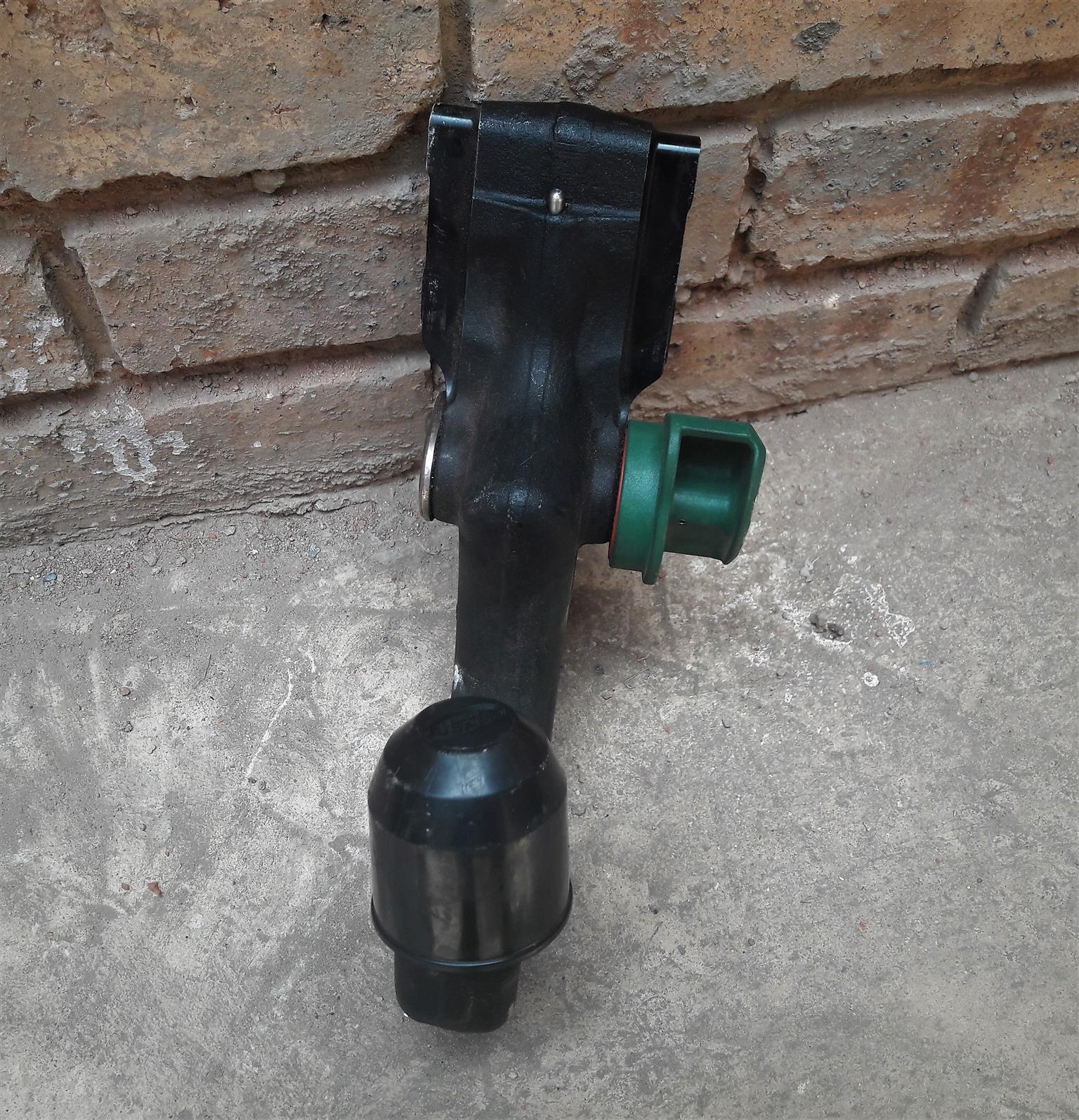 Discovery 3, Discovery 4 and Range Rover Sport used tow-bars for sale at Auto EZI Discovery 3, Discovery 4 and Range Rover Sport used tow-bars for sale at Auto EZI