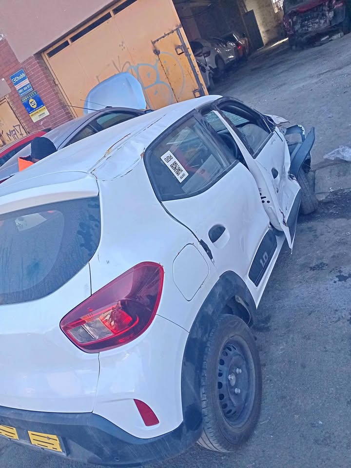 Renault kwid 2022 2023 to 2024 for stripping 1.0 engine Renault kwid 2022 2023 to 2024 for stripping 1.0 engine