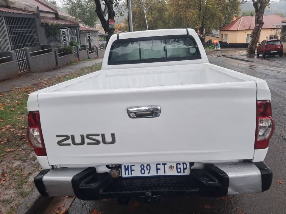 Isuzu KB 300 4x4 Club Cab Bakkie 2010