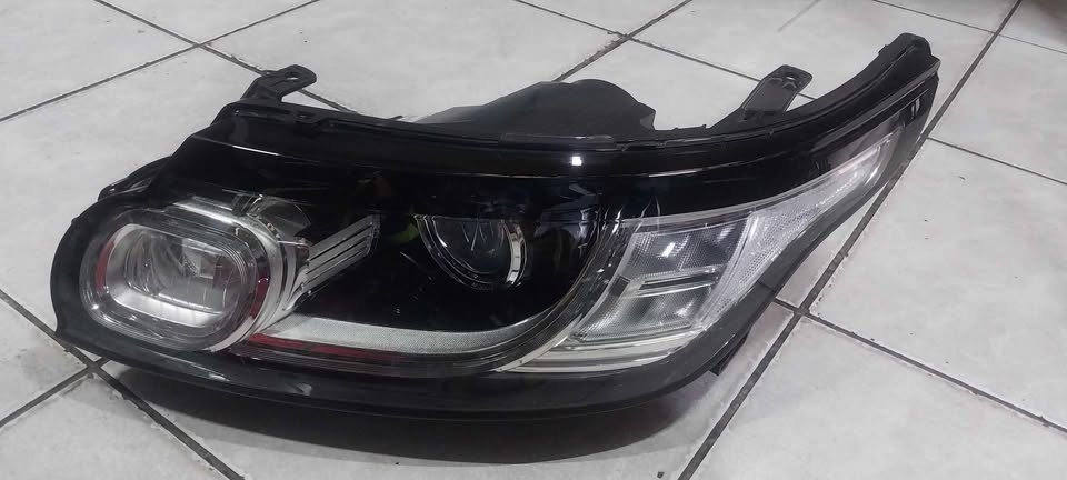 RANGE ROVER SPORT 2014- XENON HEADLIGHT LHS - Private Seller