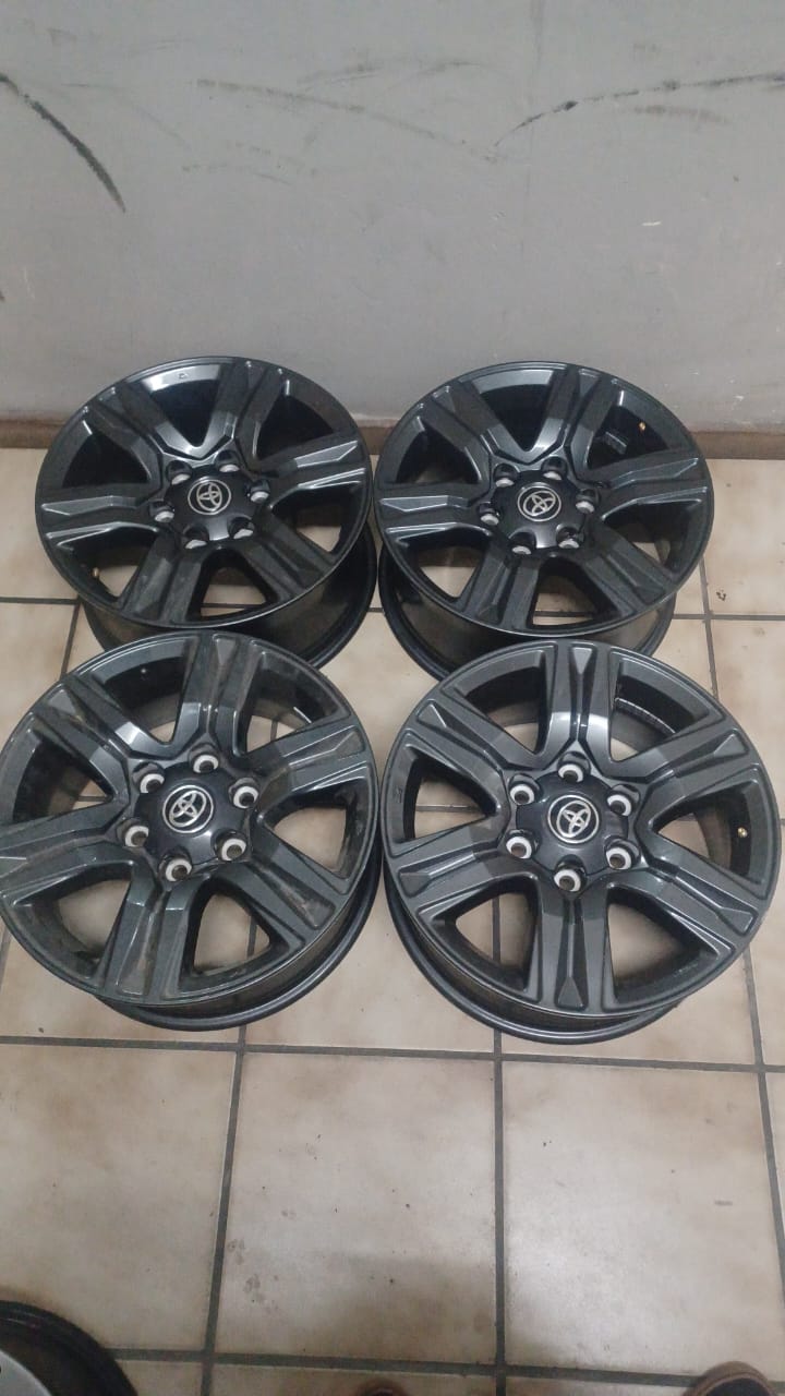17inch Toyota Hilux/Fortuner original mags set - Private Seller 17inch Toyota Hilux/Fortuner original mags set - Private Seller