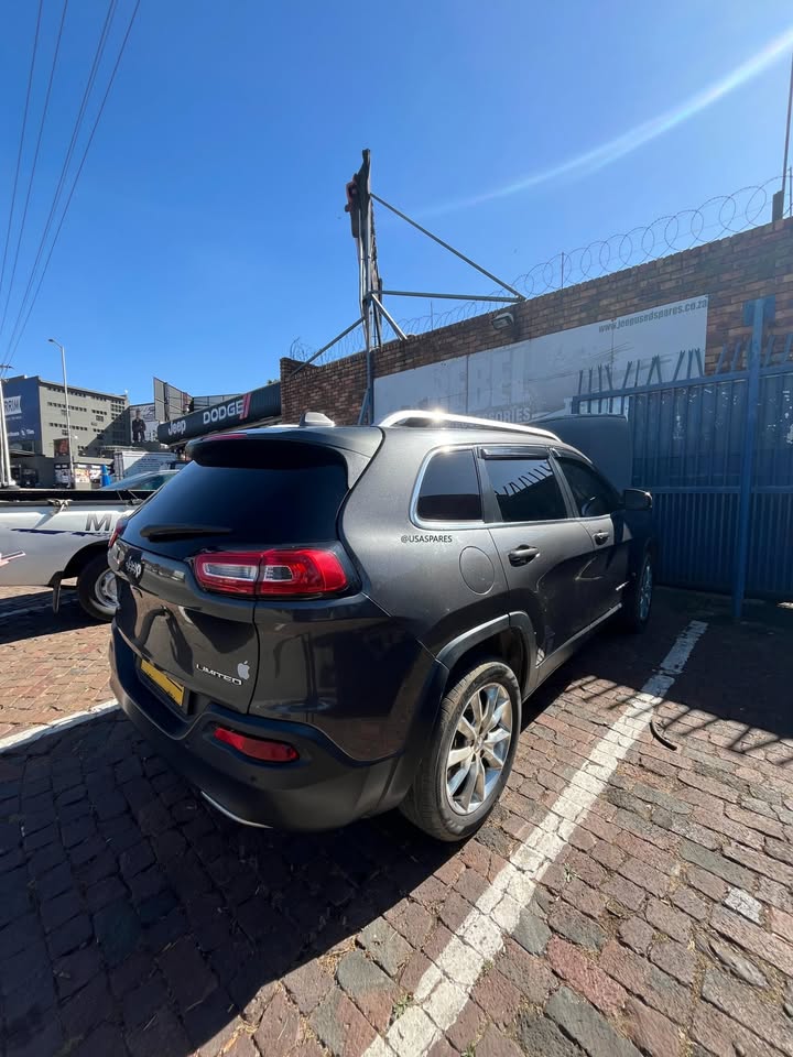 Jeep Cherokee 3.2 KL Used Parts In Stock - Private Seller