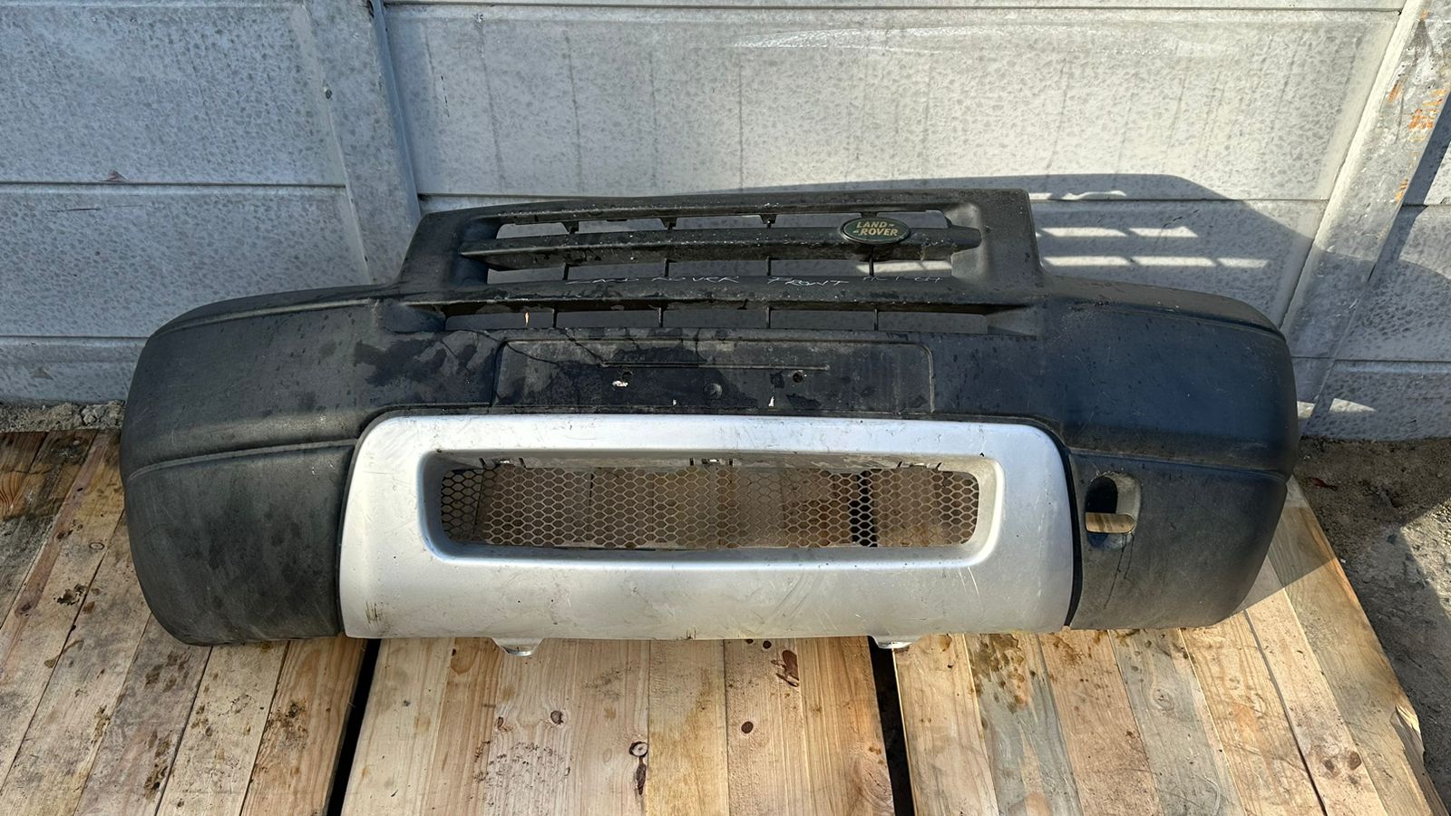 LAND ROVER DISCOVERY 3 FRONT BUMPER (HCCT) - Private Seller LAND ROVER DISCOVERY 3 FRONT BUMPER (HCCT) - Private Seller