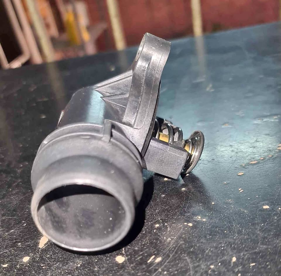 BMW E81/E87 thermostat housing - Private Seller BMW E81/E87 thermostat housing - Private Seller
