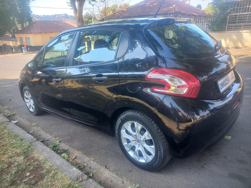 2018 PEUGEOT 208 1.2 T PETROL, MANUAL, BLACK COLOR, MILEAGE 33000KMS
