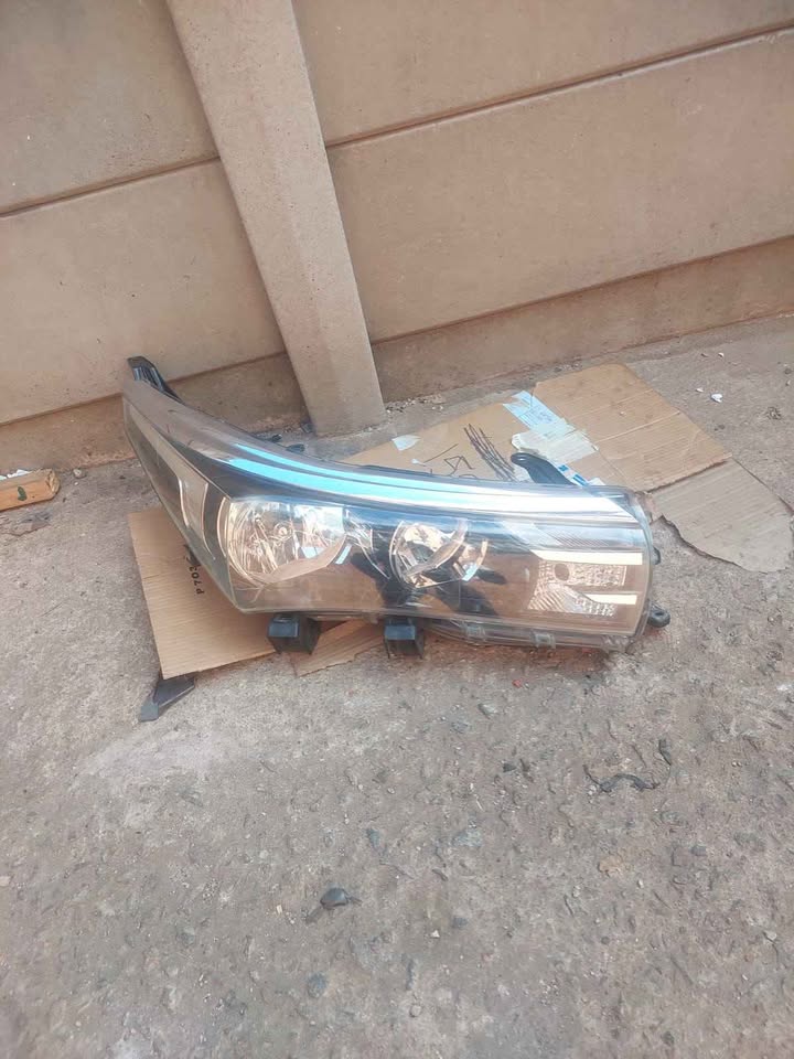 Toyota prestige headlight right side - Private Seller Toyota prestige headlight right side - Private Seller