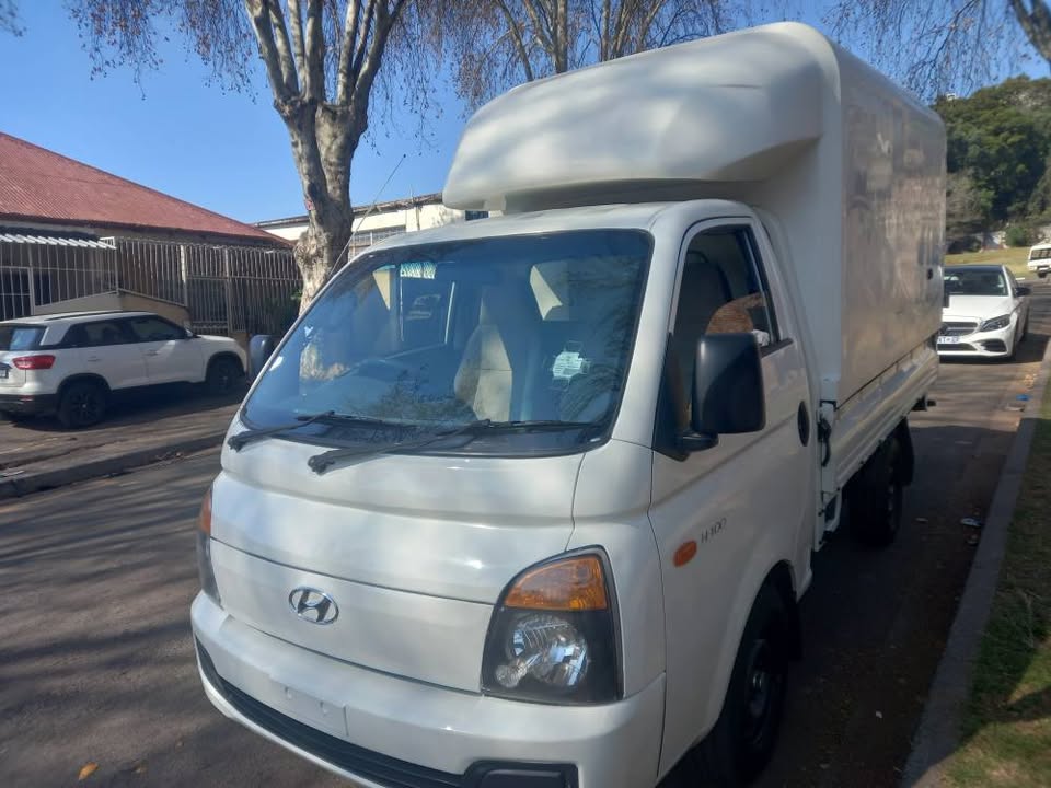 2017 Hyundai H100 Bakkie 2.6 Diesel, Manuel, White, 79000KMS, With Canopy.