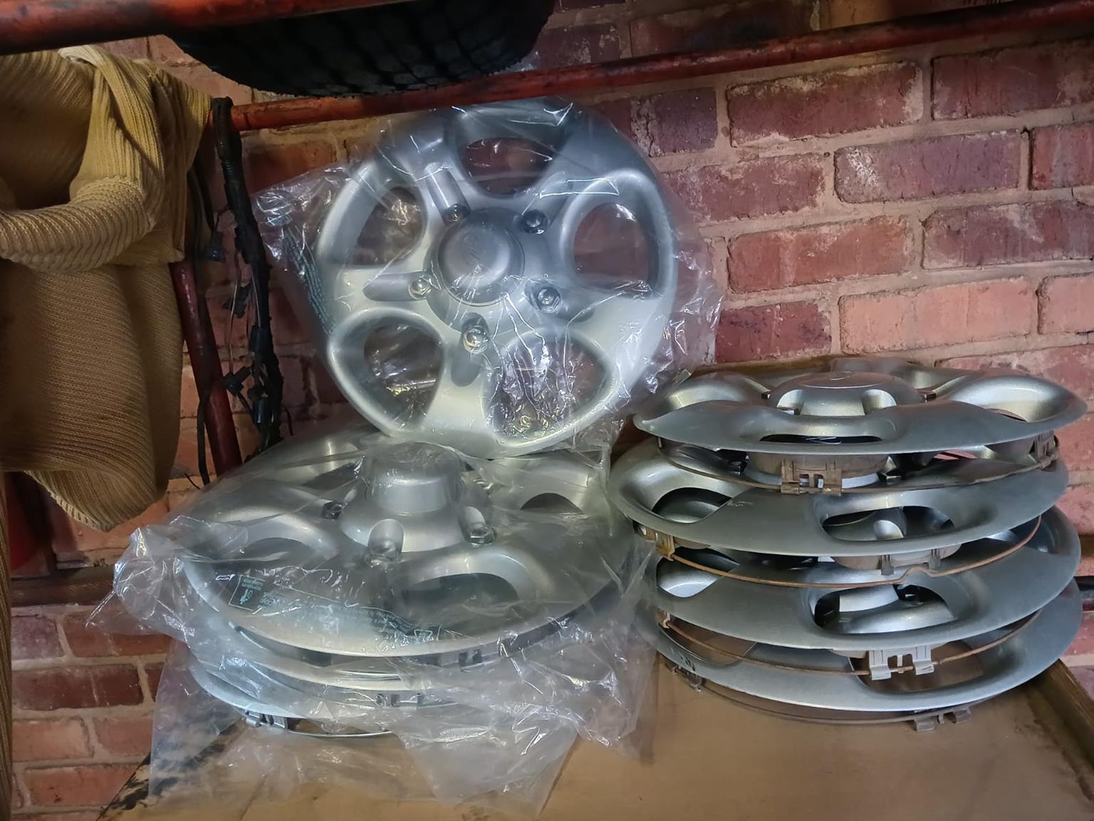 MAHINDRA HUBCAPS FOR SALE - Private Seller MAHINDRA HUBCAPS FOR SALE - Private Seller
