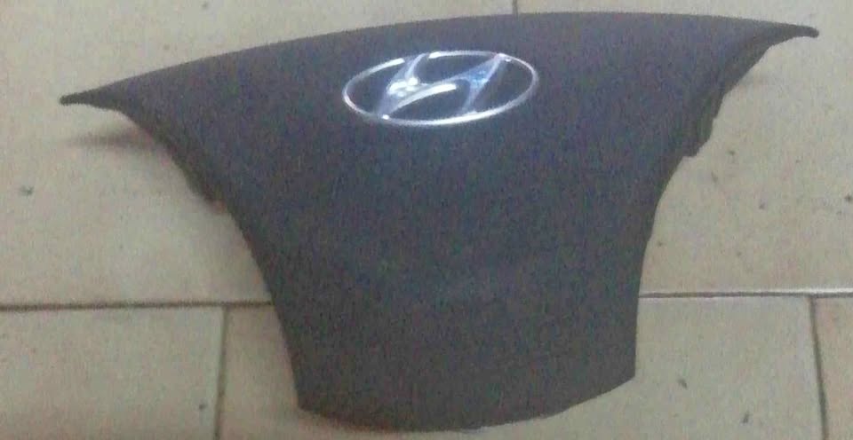 Hyundai Elantra steering wheel airbag selling - Private Seller Hyundai Elantra steering wheel airbag selling - Private Seller
