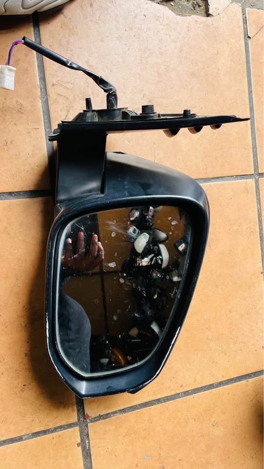 Toyota Hilux GD6 side mirror - Private Seller Toyota Hilux GD6 side mirror - Private Seller