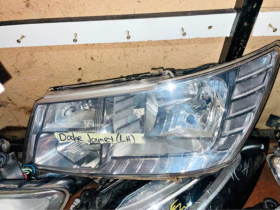 Dodge Journey headlight - Private Seller Dodge Journey headlight - Private Seller