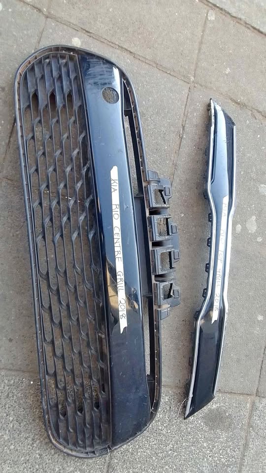 Kia Rio grill - Private Seller Kia Rio grill - Private Seller
