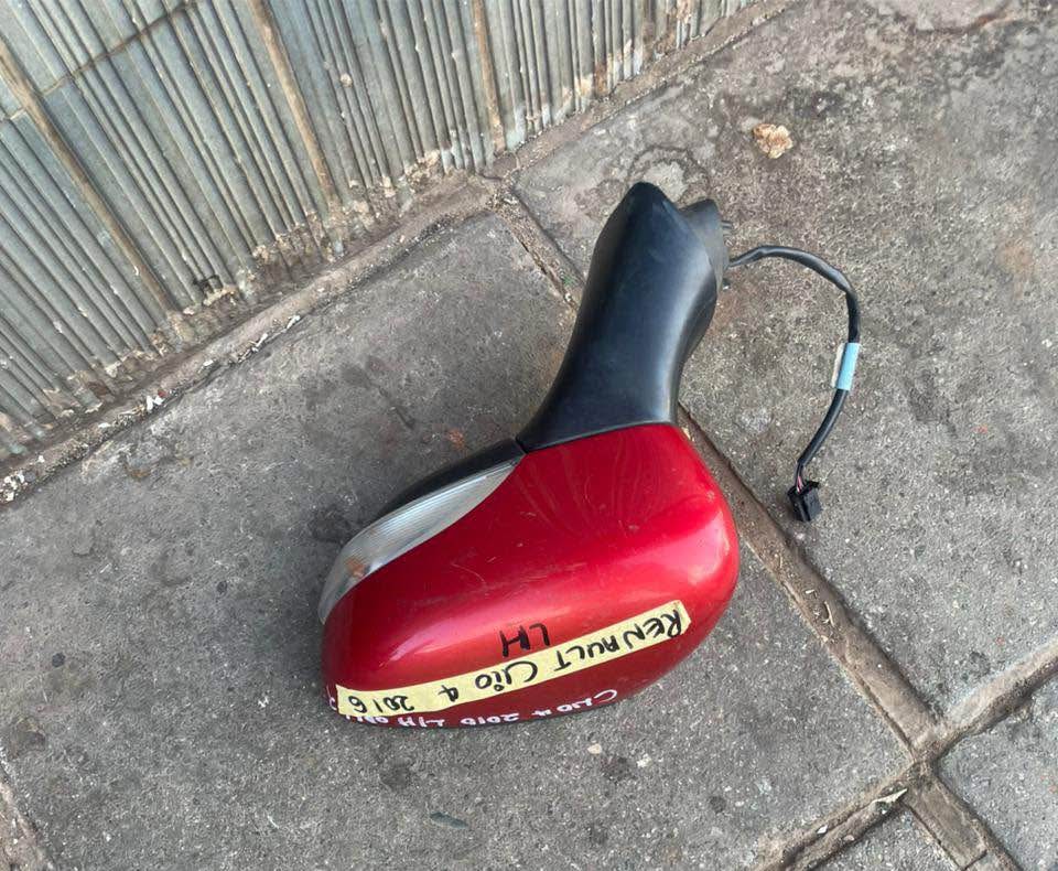 Renault Clio 4 side mirror - Private Seller Renault Clio 4 side mirror - Private Seller