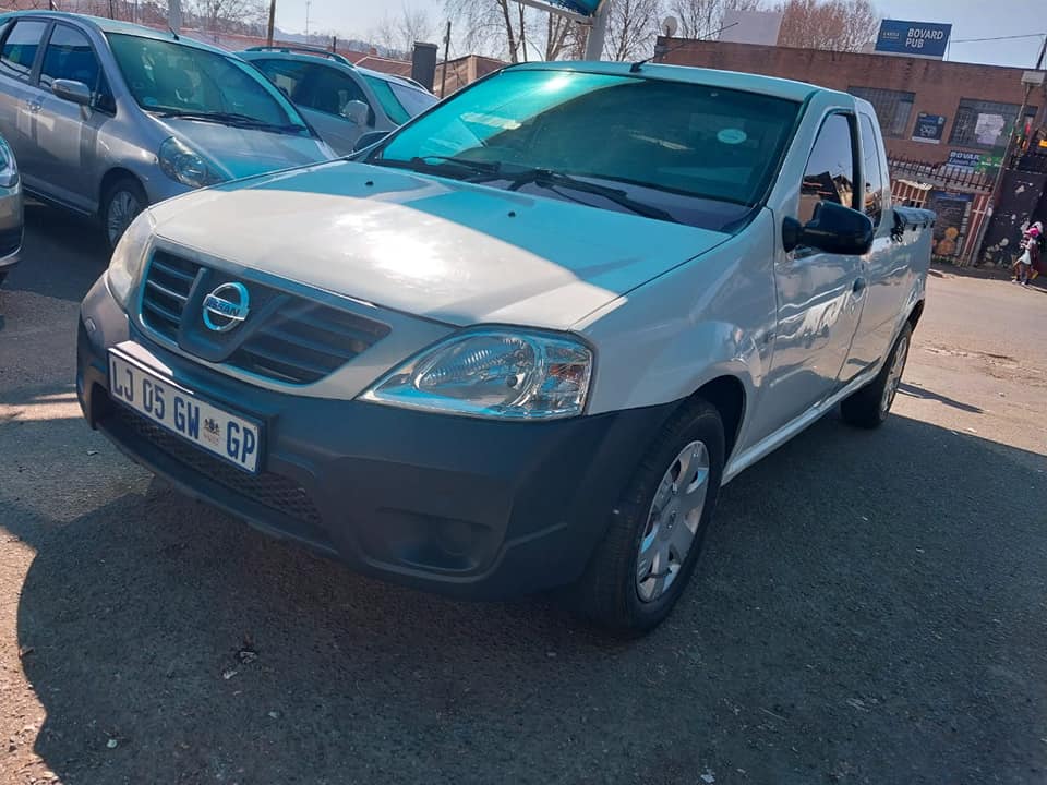 2016 NISSAN NP200 1.6 109 000KM MANUEL PETROL WHITE COLOR