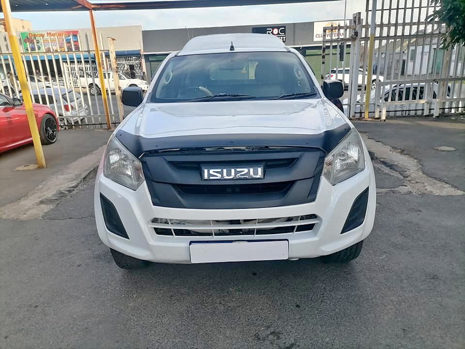 2017 Isuzu Bakkie KB250 With a Canopy