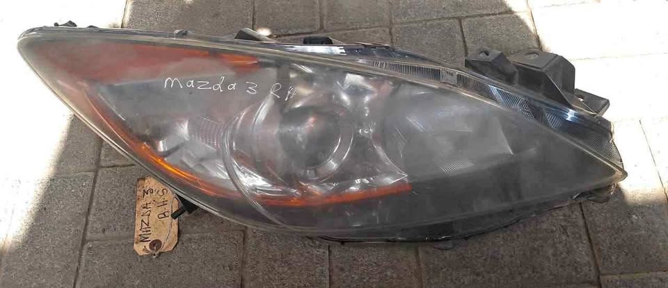 Mazda 3 Right Hand Side headlight - Private Seller Mazda 3 Right Hand Side headlight - Private Seller